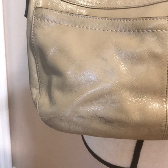 Coach Patent Leather Tan Shoulder Bag. - Picture 4 of 8